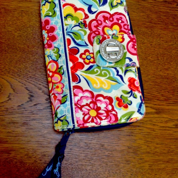 Vera Bradley Turnlock Wallet. Make Me Blush pattern. Very good cond for preowned - Picture 1 of 4